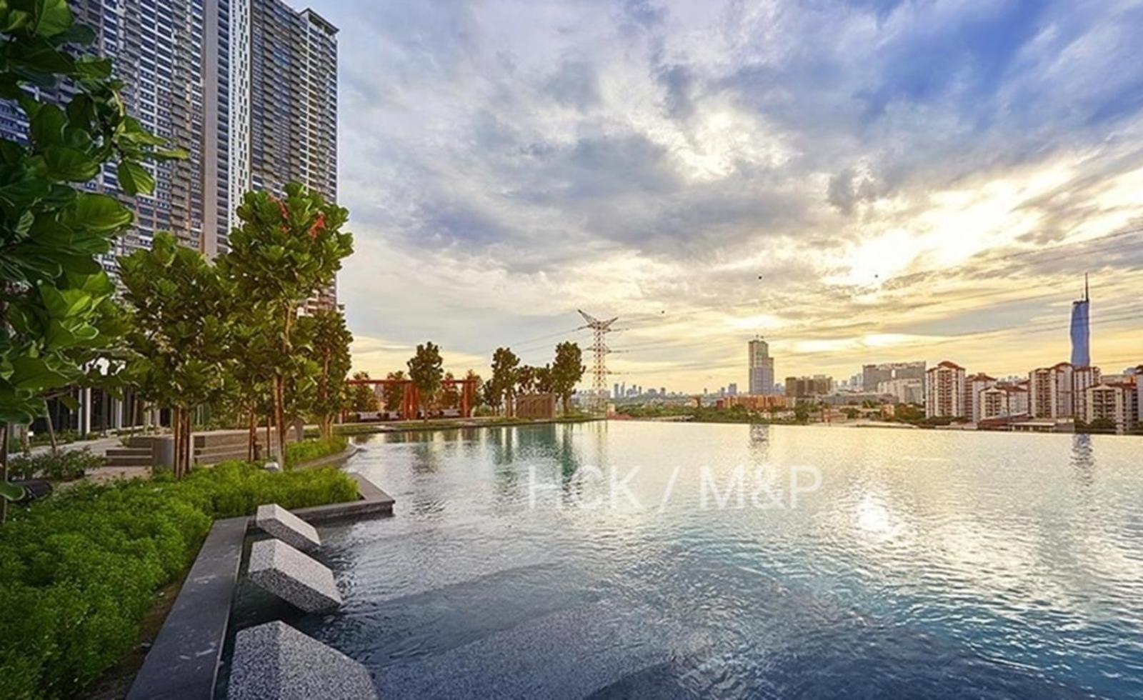 Deluxe Kl At M-vertica By Hck *